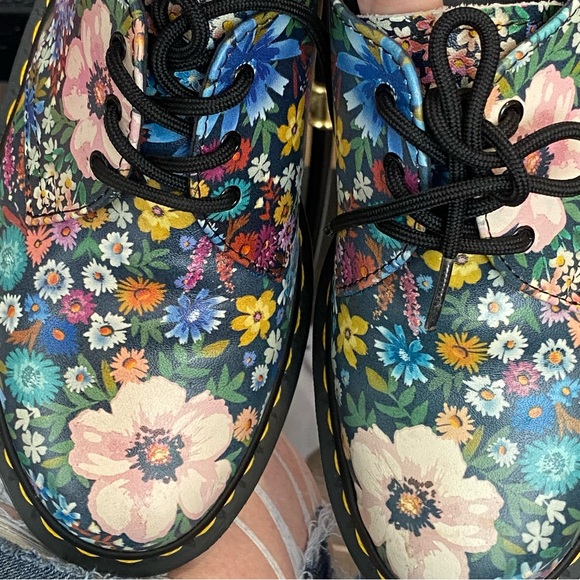 D23 Dr Martens Wanderlust Oxford 9 - Picture 13 of 16